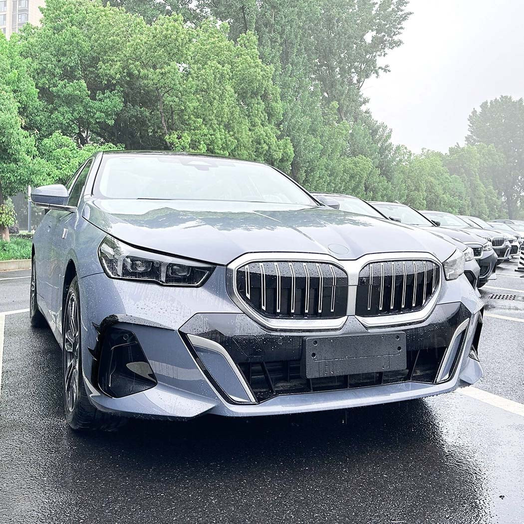 CT CARBON BMW G60/G61 5 SERIES & I5 2023+ GLOSS BLACK FRONT BUMPER TRIMS | HOMOLOGATION IN PROCESS