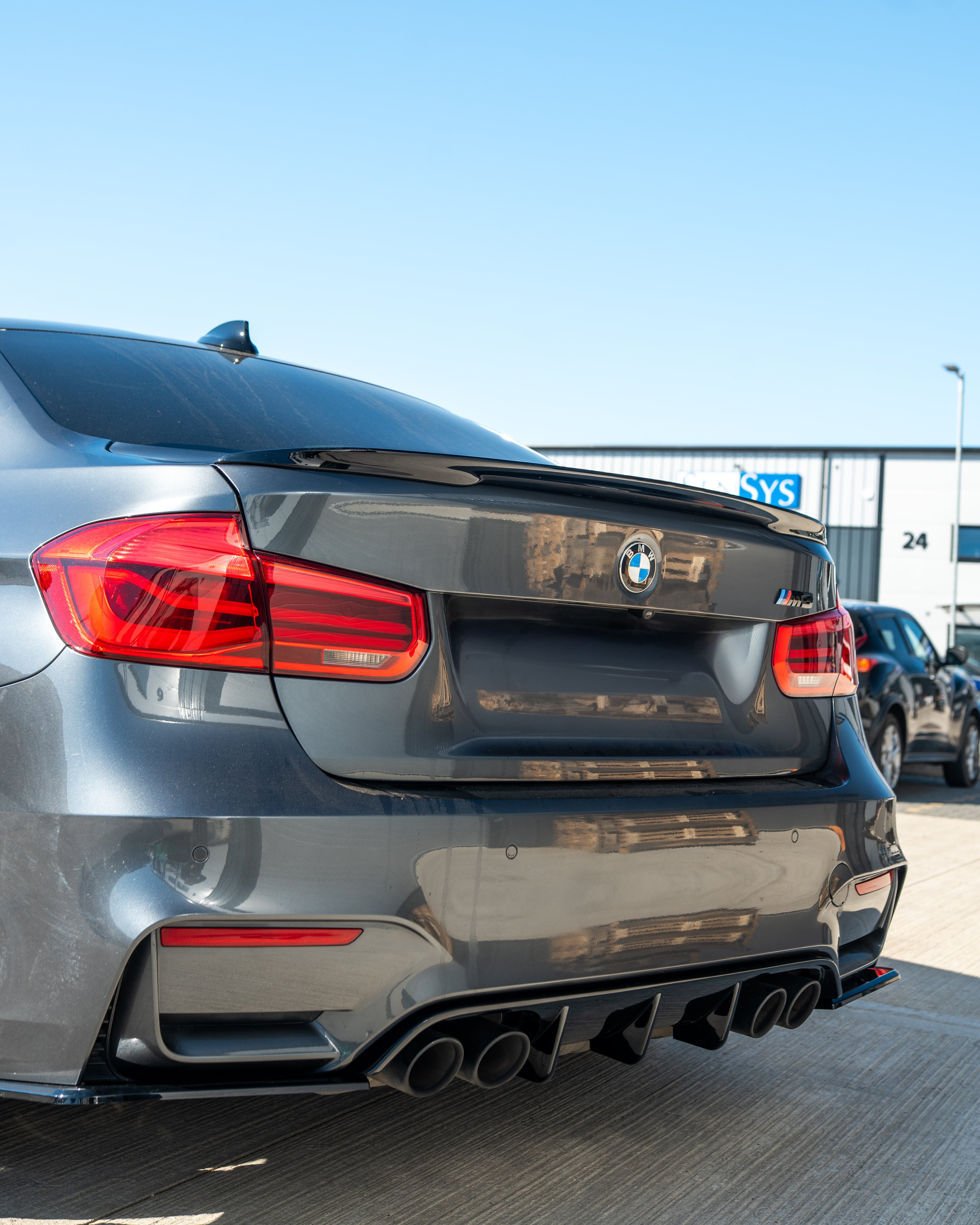 CT CARBON BMW M3/M4 (F80 F82 F83) GLOSS BLACK DIFFUSER - V STYLE | SWISS HOMOLOGATED
