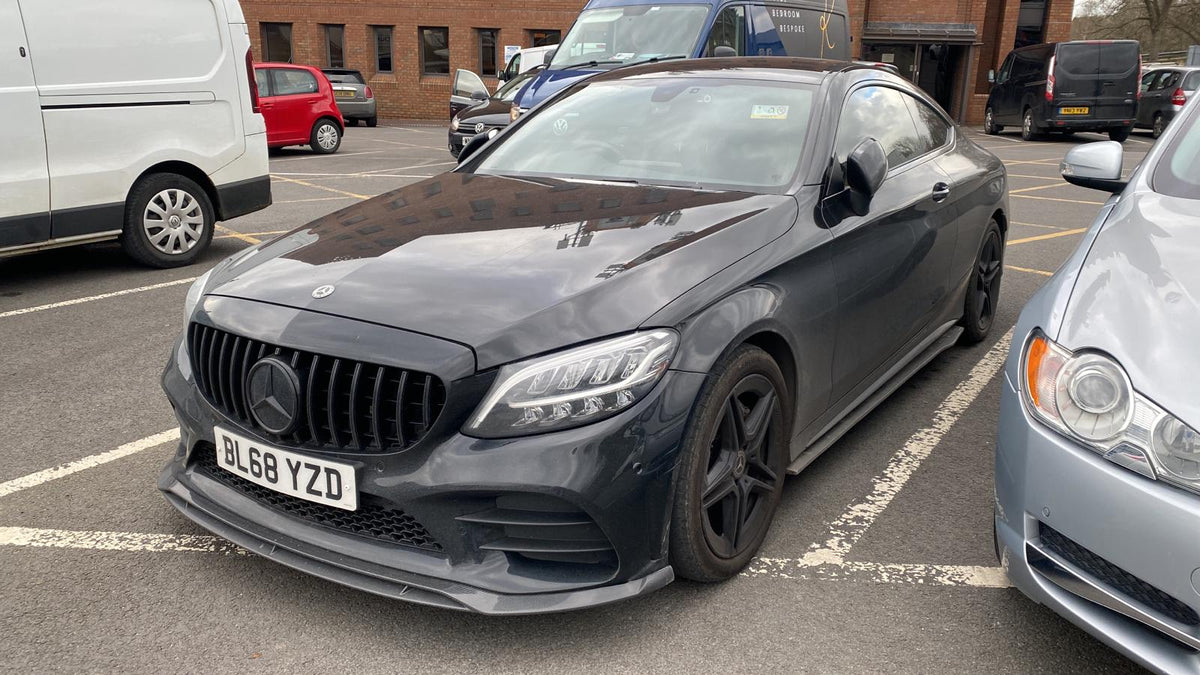 CT CARBON MERCEDES W205 C CLASS 2014-2018 BLACK GRILLE (WITHOUT CAMERA) | HOMOLOGATION IN PROCESS