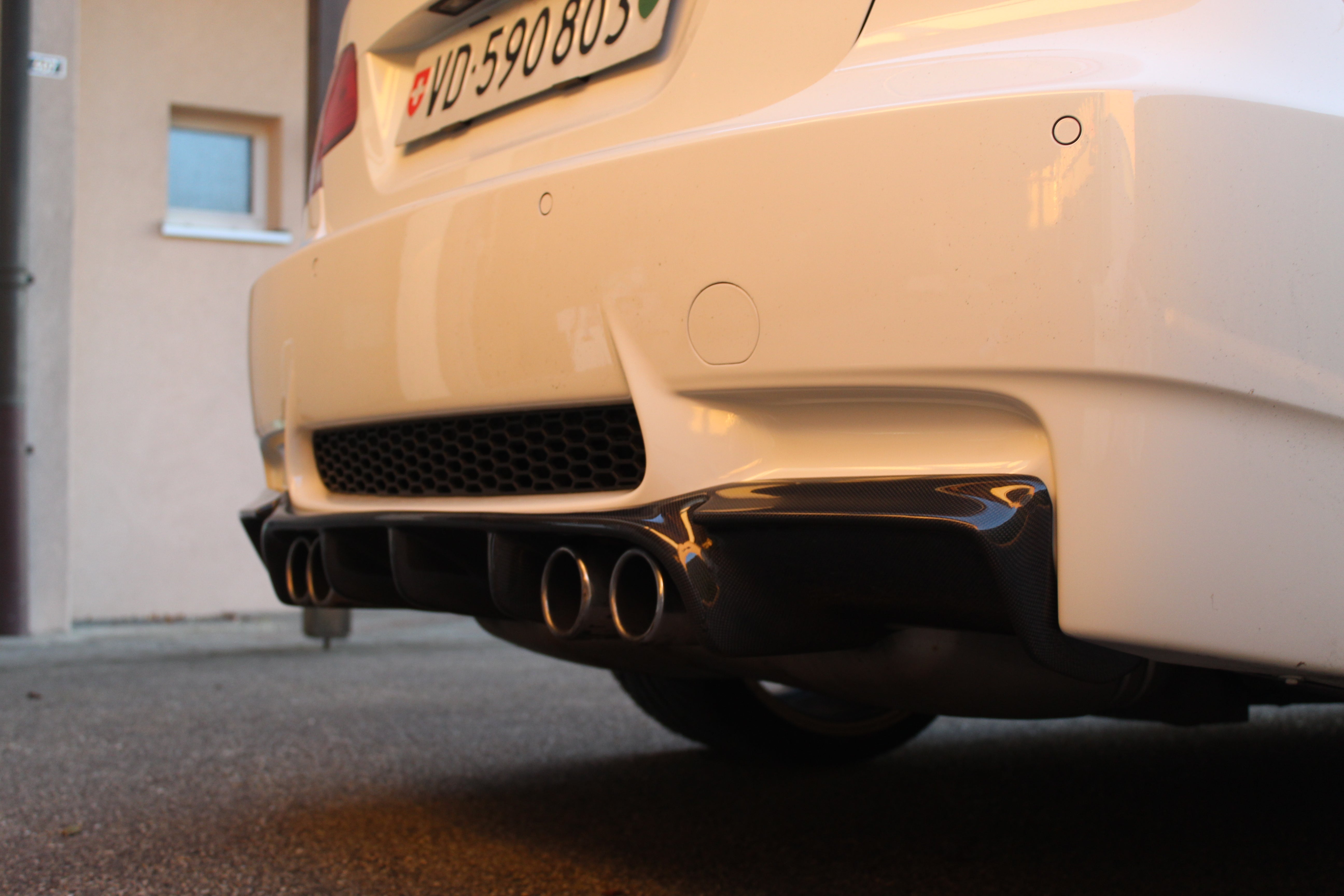 CARBON FACTORY CARBON DIFFUSER BMW M3 E90/E92/E93 - V2 STYLE | SWISS HOMOLOGATED