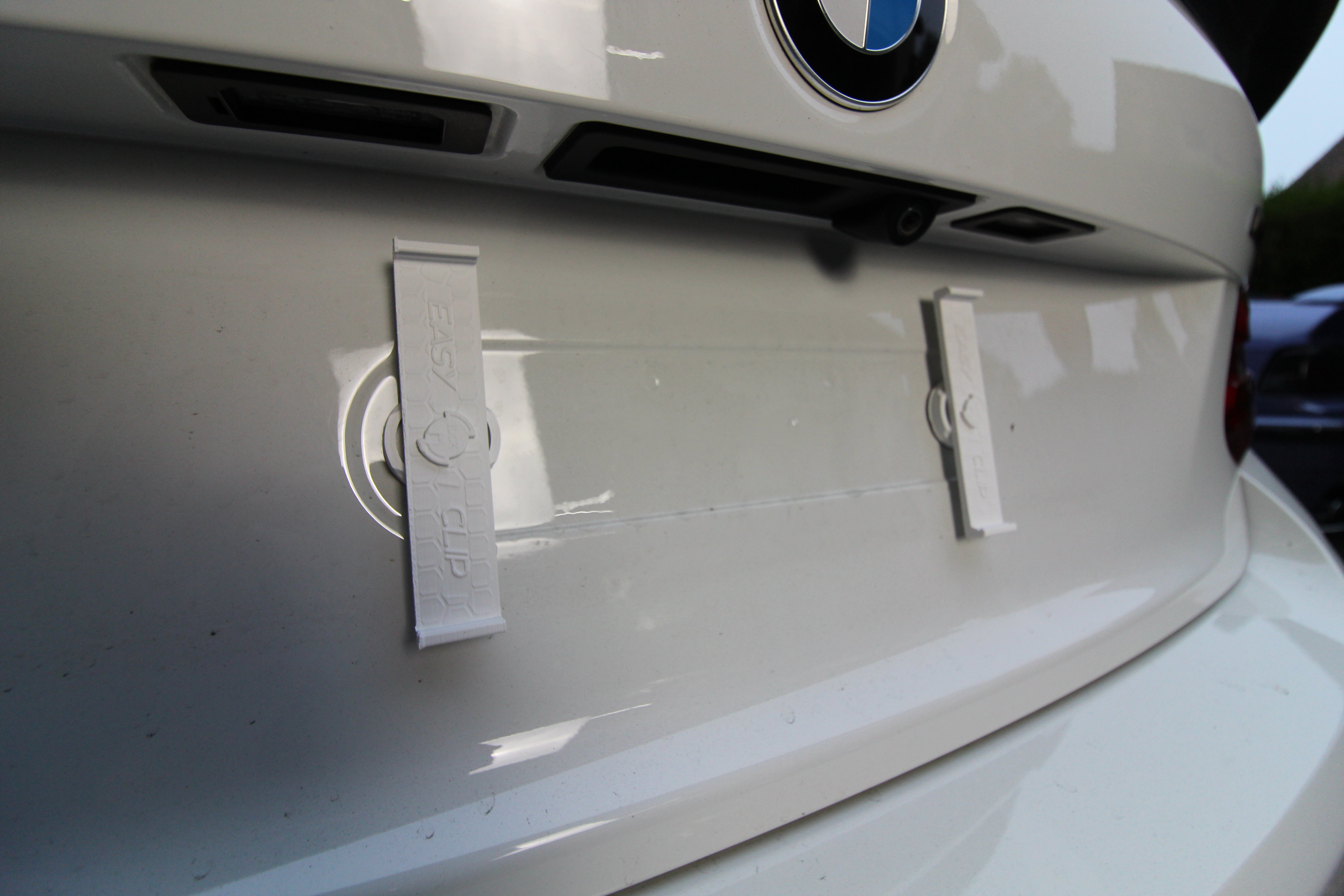 EASY CLIPS INTERCHANGEABLE PLATE HOLDER CH (2 CAR) - SWISS MADE | WHITE