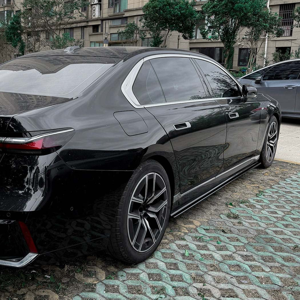 CT CARBON BMW G70/G73 7 SERIES 2022+ GLOSS BLACK SIDE SKIRTS | SWISS HOMOLOGATED