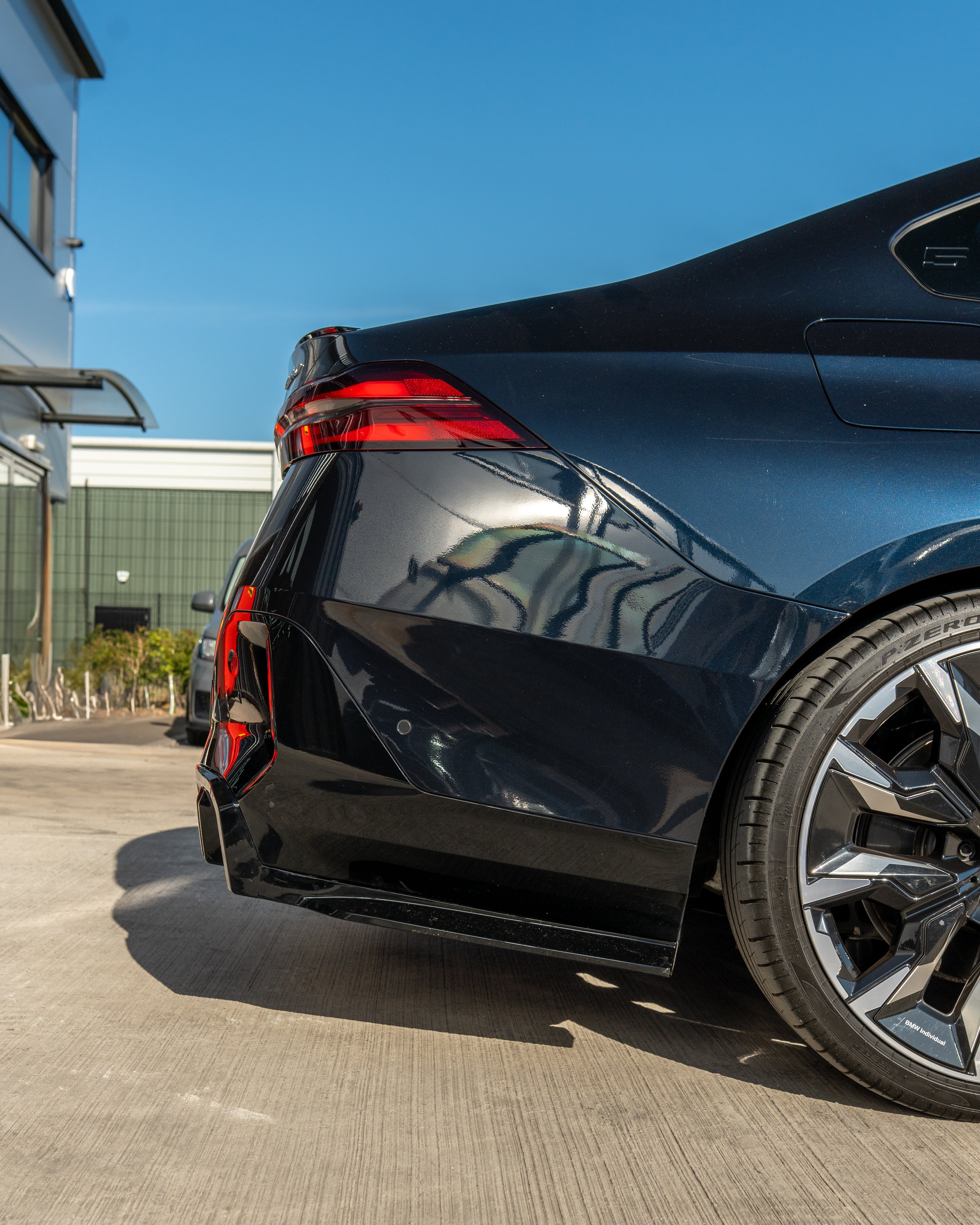 CT CARBON BMW 5 SERIES G60 & I5 2023+ GLOSS BLACK DIFFUSER | SWISS HOMOLOGATED