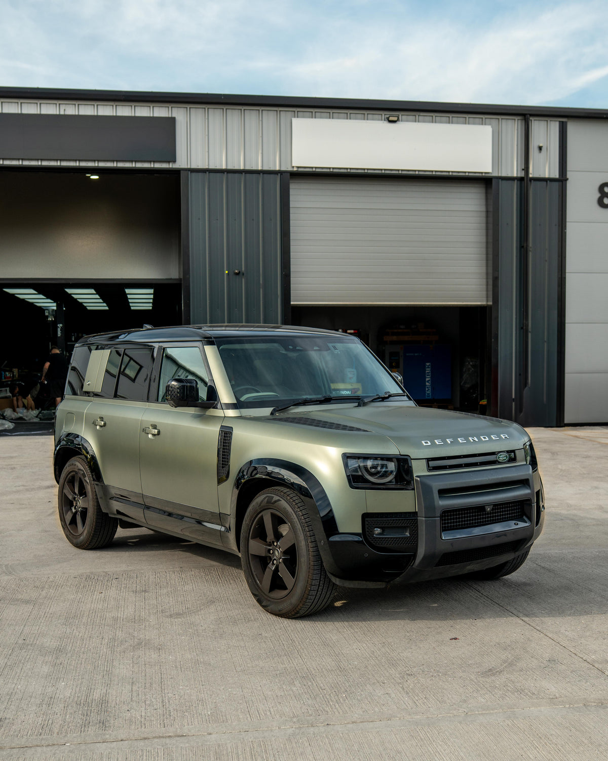 CT CARBON LAND ROVER DEFENDER L663 110 GLOSS BLACK DOOR PANELS | SWISS HOMOLOGATED