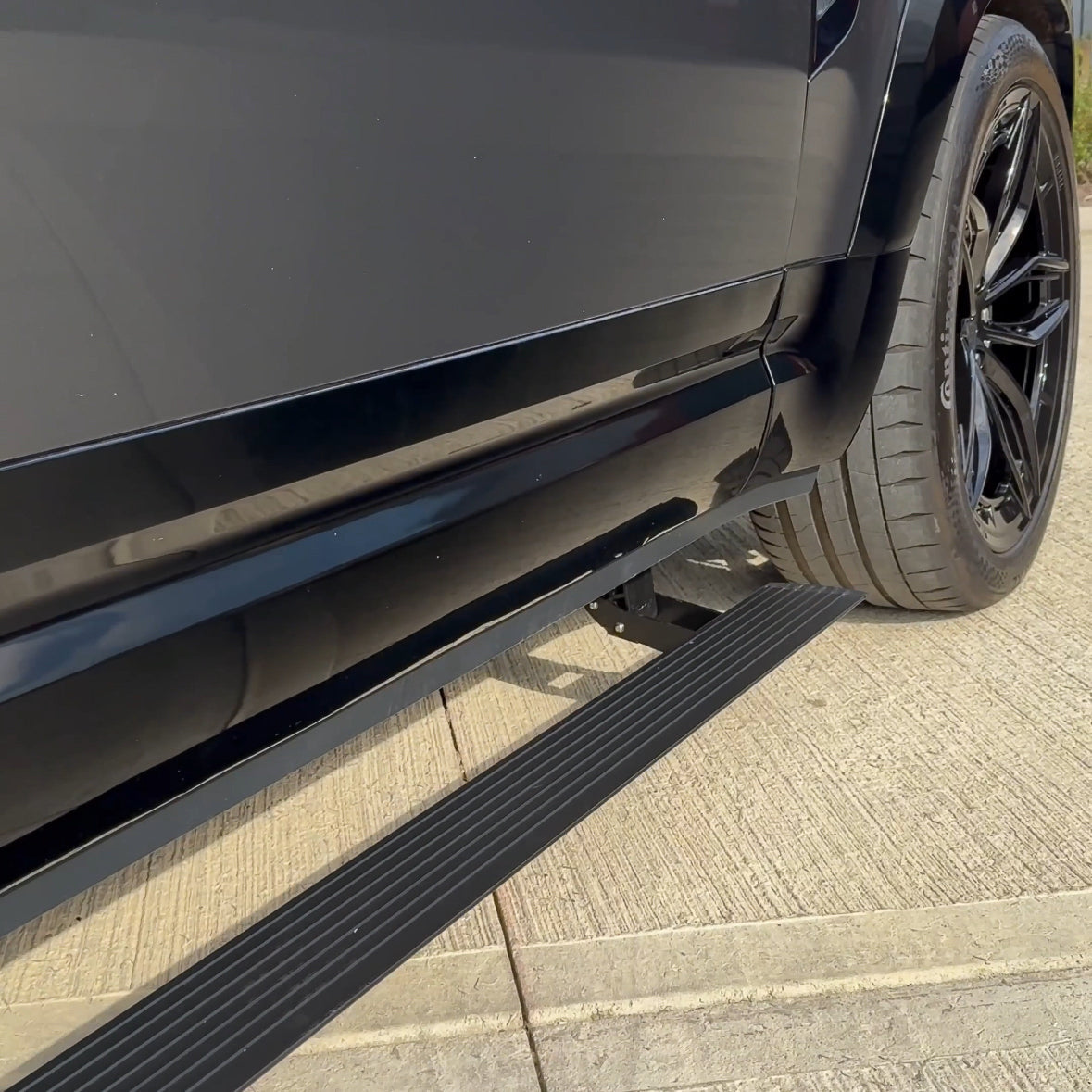 CT CARBON LAND ROVER DEFENDER L663 110 ELECTRIC FOLD OUT SIDE STEPS | NO HOMOLOGATION