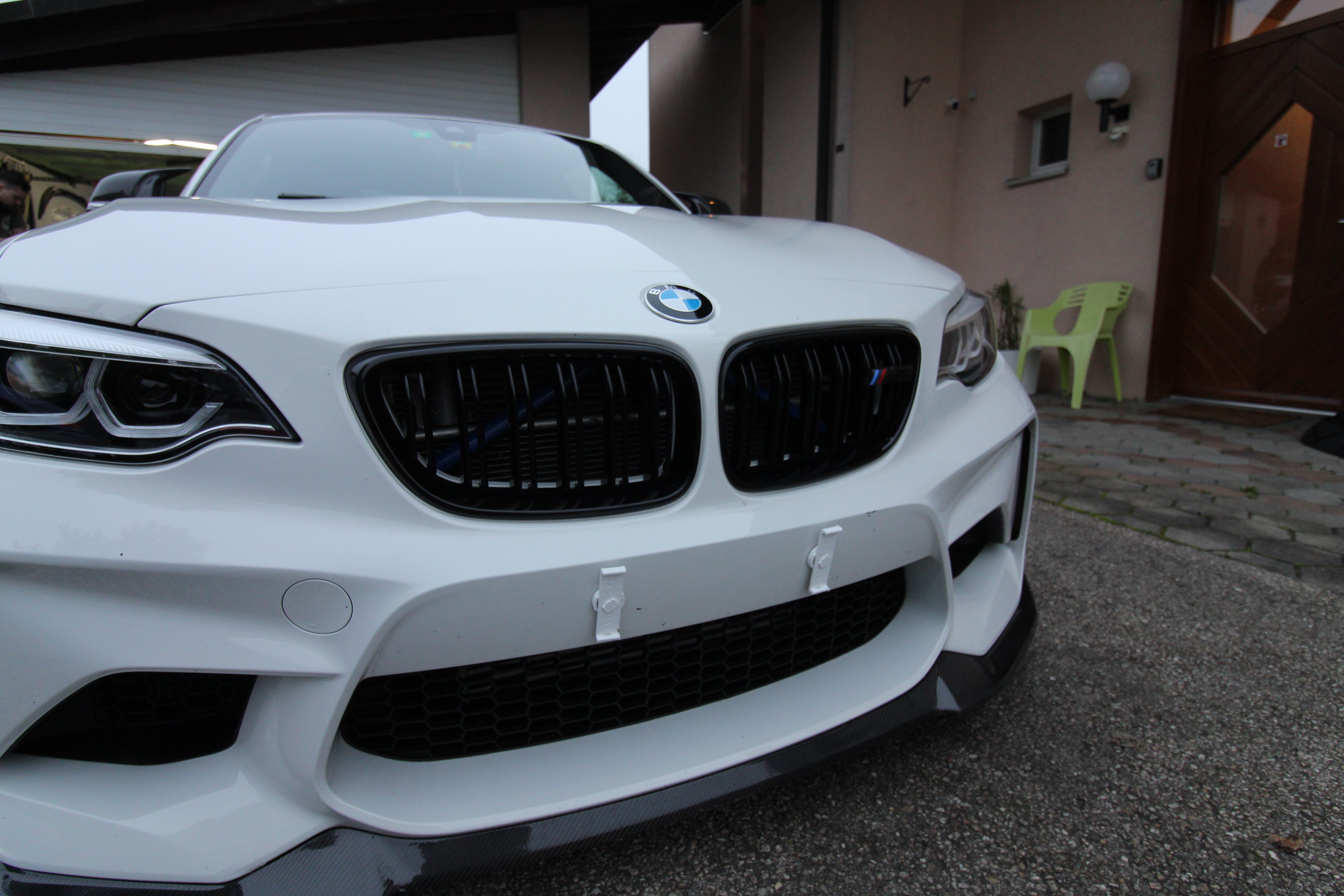 EASY CLIPS INTERCHANGEABLE PLATE HOLDER CH (2 CAR) - SWISS MADE | WHITE